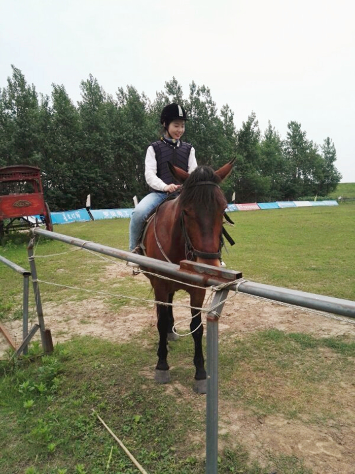 紫電公司開展戶外活動  慶?！拔逅摹鼻嗄旯?jié)