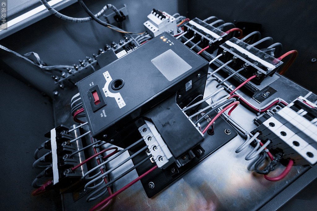 高壓開關柜內部發(fā)熱隱患原因分析及處理 高壓開關柜內部發(fā)熱隱患原因分析及處理