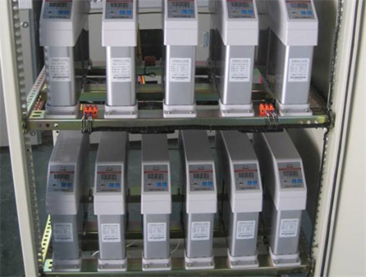 低壓開關(guān)柜內(nèi)電容器安全運(yùn)行的電流、電壓和溫度有什么要求